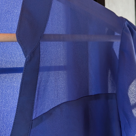 Express L periwinkle band collar illusion flutter sleeve blouse - Picture 2 of 4